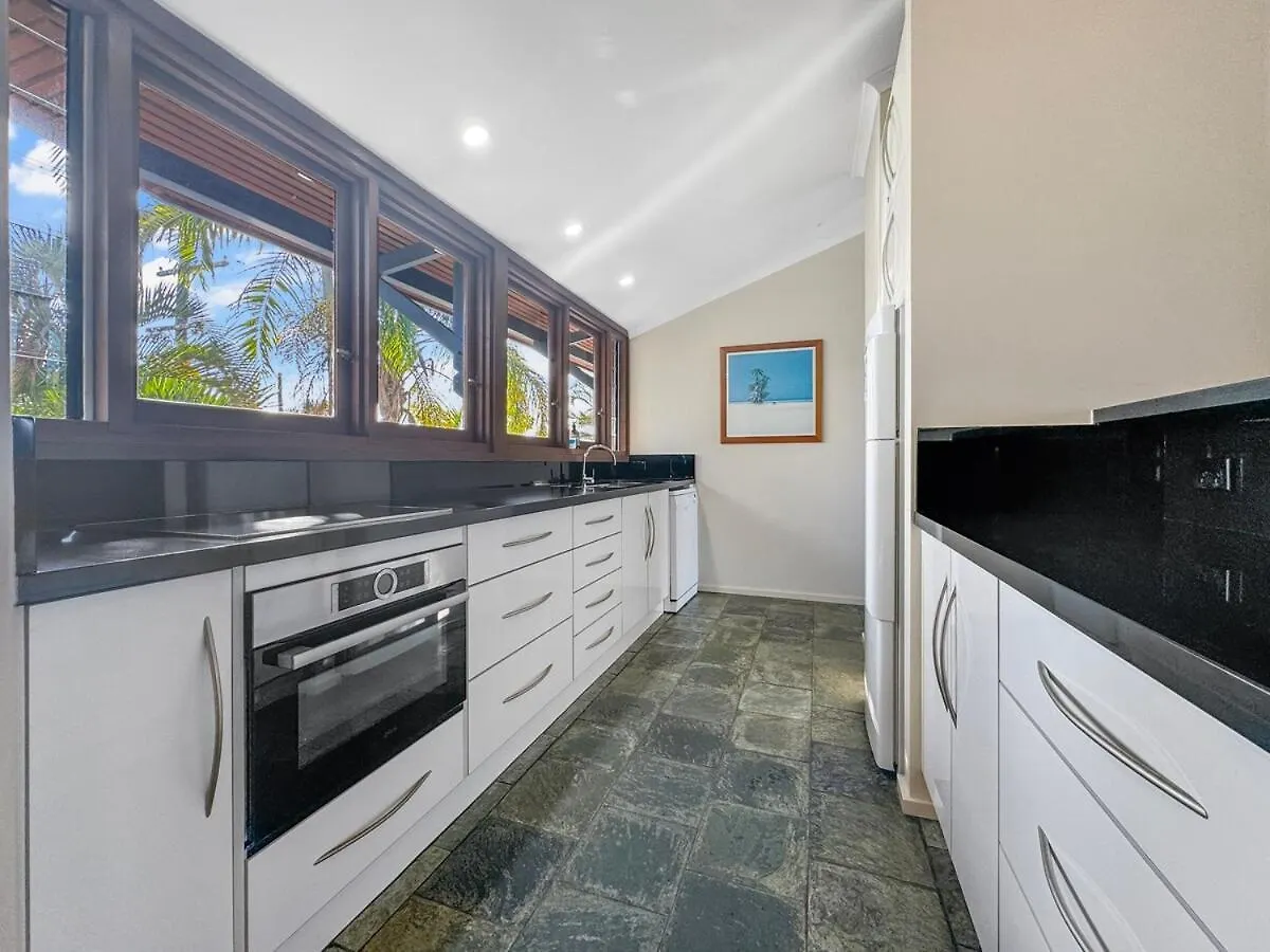 Wongalinga Beachfront Apt 5 Mission Beach Apartment