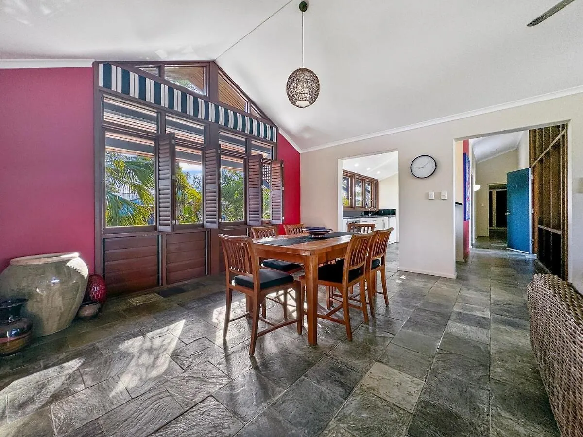 Wongalinga Beachfront Apt 5 Mission Beach