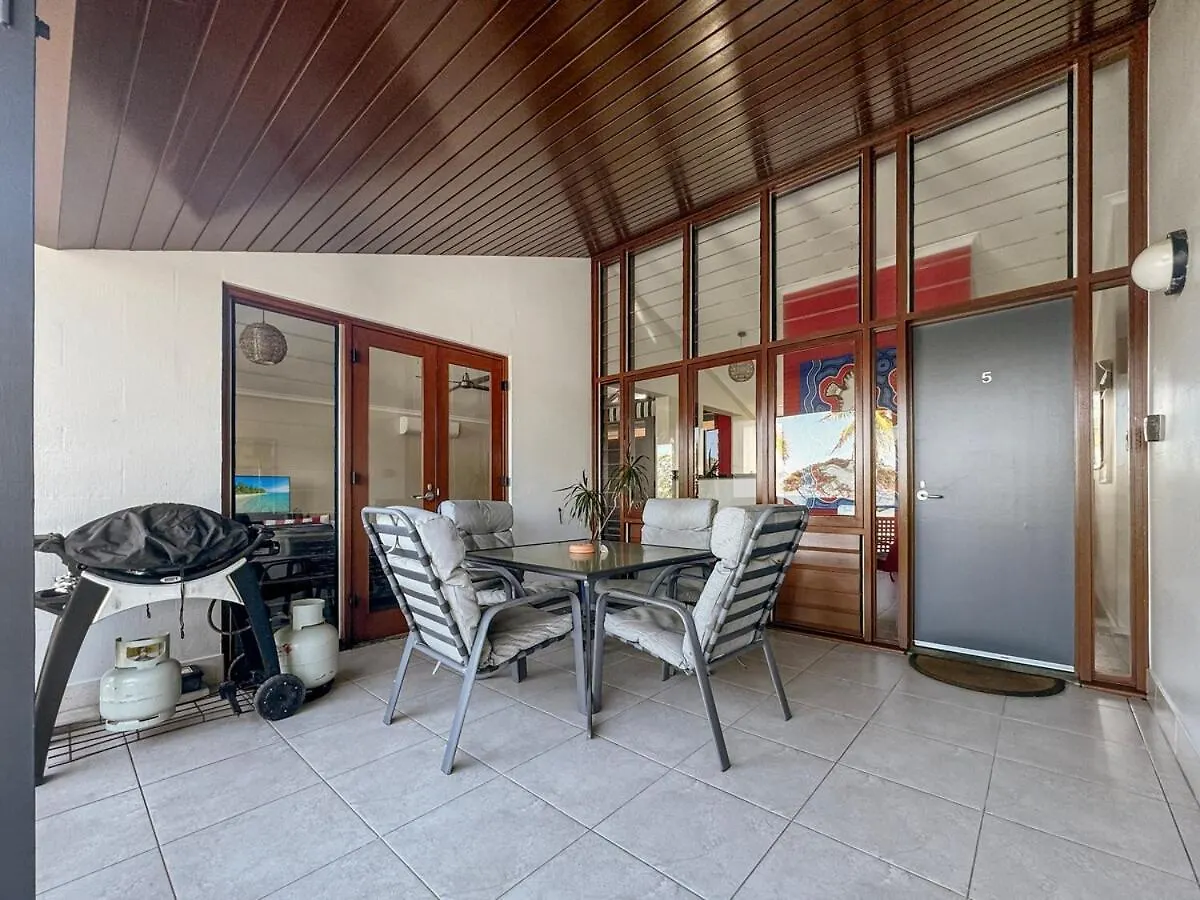 Wongalinga Beachfront Apt 5 Mission Beach Apartment