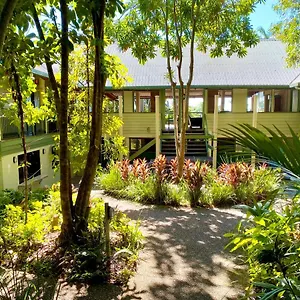 Jackaroo Treehouse Rainforest Retreat Hostel